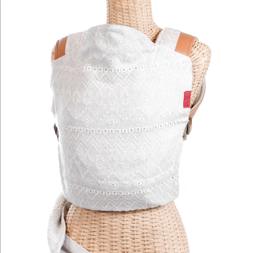 NEW In Box Sakura Bloom Eyelet Scout with Leather